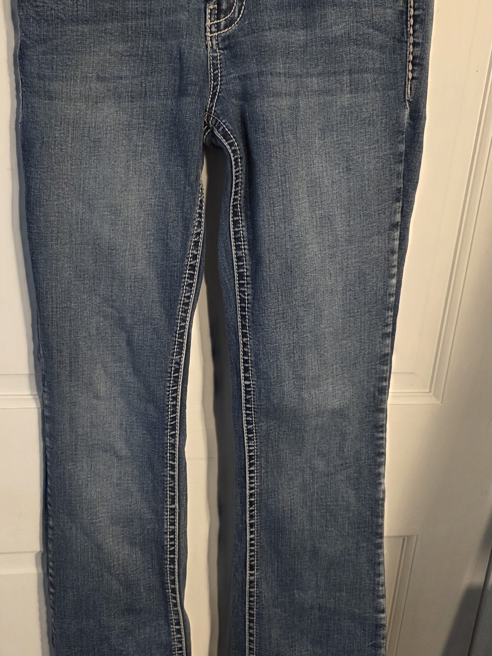 Antique Rivete Light Blue Straight-Leg Jeans